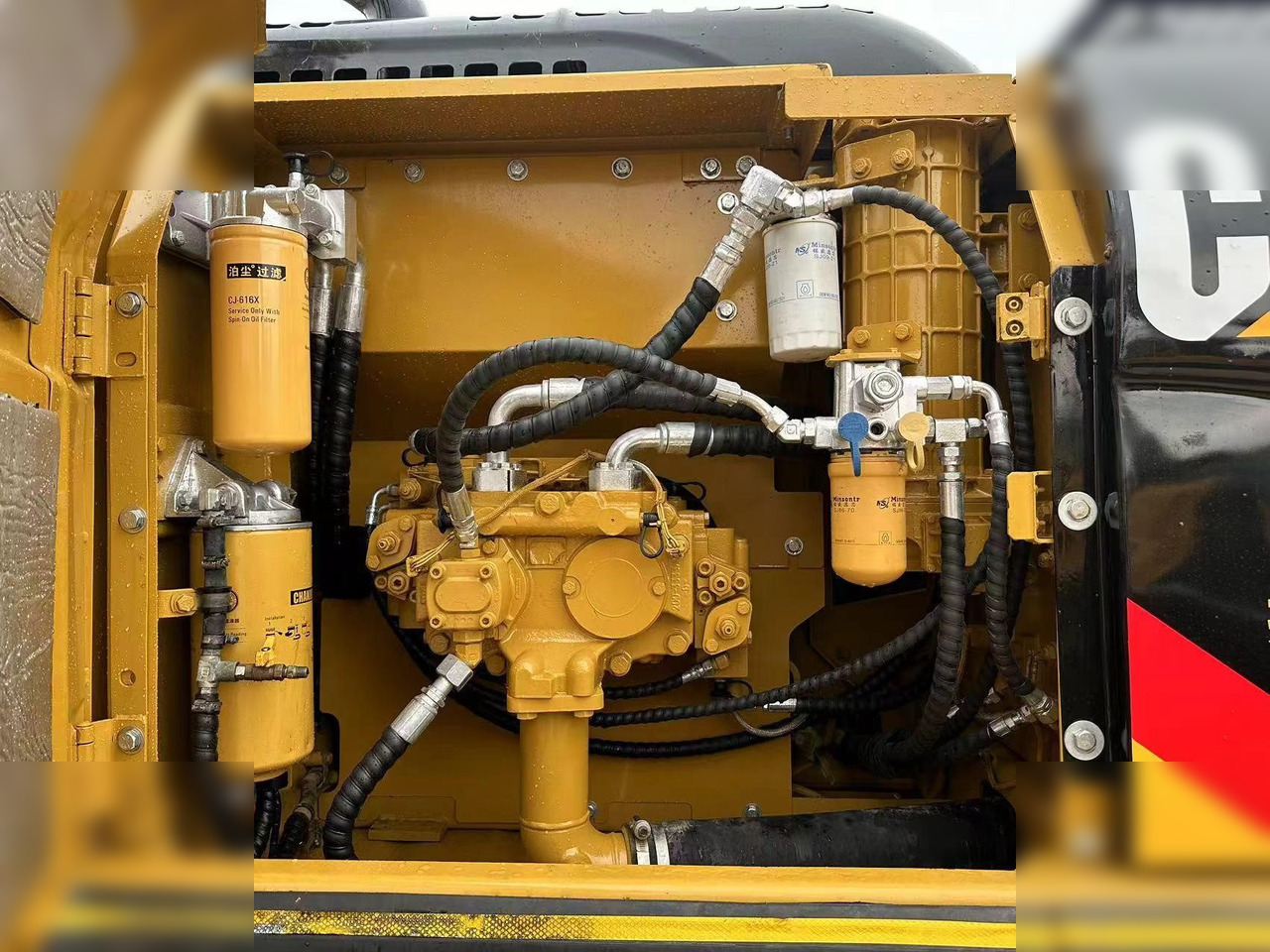 Lintekskavaator CATERPILLAR 320D2: pilt 9