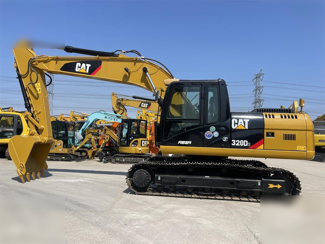 CATERPILLAR 320D2 - Lintekskavaator: pilt 1 CATERPILLAR 320D2 - Lintekskavaator: pilt 1