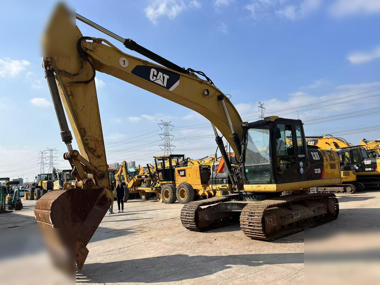 CATERPILLAR 323D - Lintekskavaator: pilt 2 CATERPILLAR 323D - Lintekskavaator: pilt 2