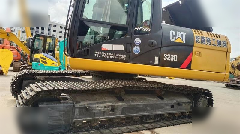 CATERPILLAR 323D - Lintekskavaator: pilt 2 CATERPILLAR 323D - Lintekskavaator: pilt 2