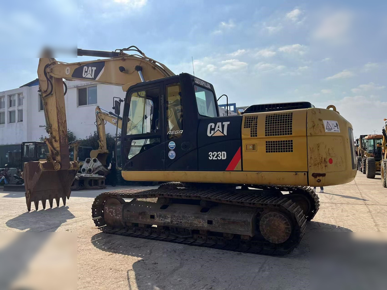 CATERPILLAR 323D - Lintekskavaator: pilt 4 CATERPILLAR 323D - Lintekskavaator: pilt 4