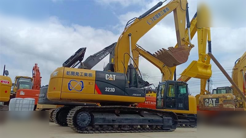 CATERPILLAR 323D - Lintekskavaator: pilt 3 CATERPILLAR 323D - Lintekskavaator: pilt 3