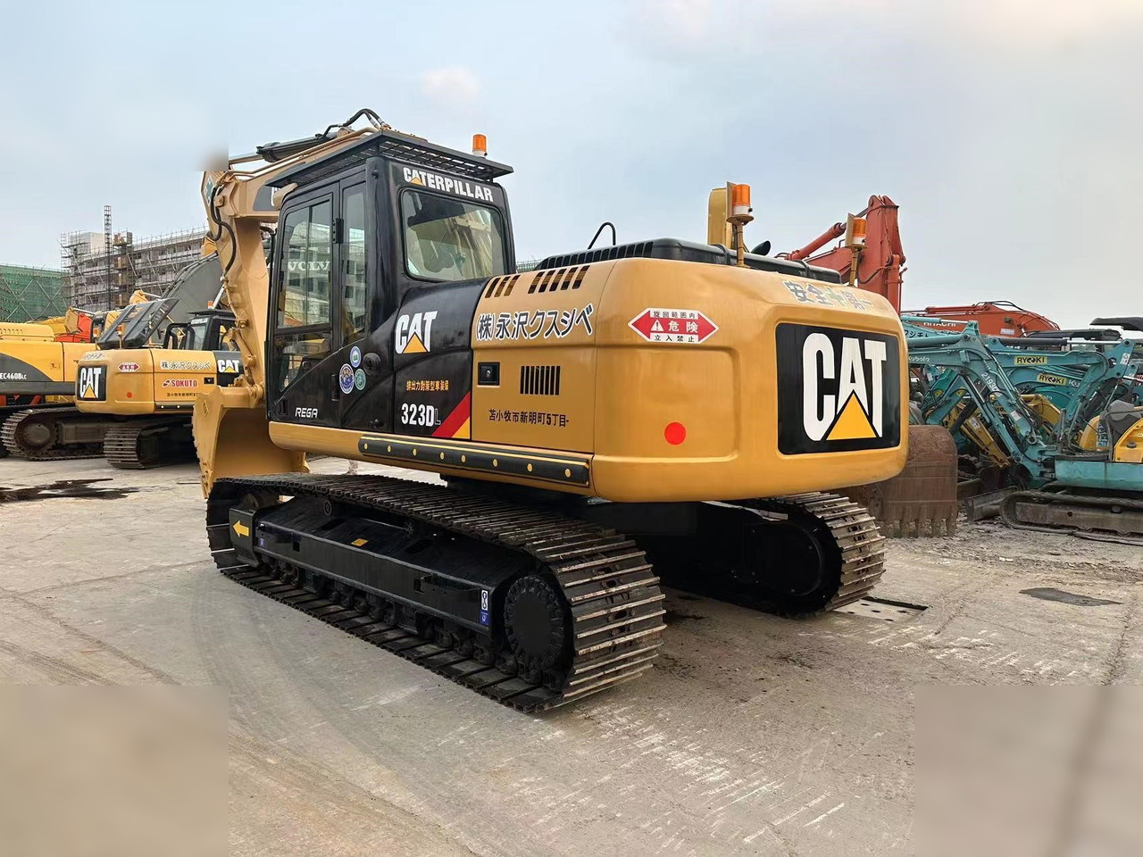 CATERPILLAR 323DL - Lintekskavaator: pilt 5 CATERPILLAR 323DL - Lintekskavaator: pilt 5