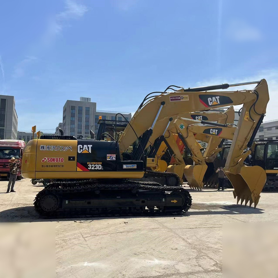 CATERPILLAR 323DL - Lintekskavaator: pilt 1 CATERPILLAR 323DL - Lintekskavaator: pilt 1