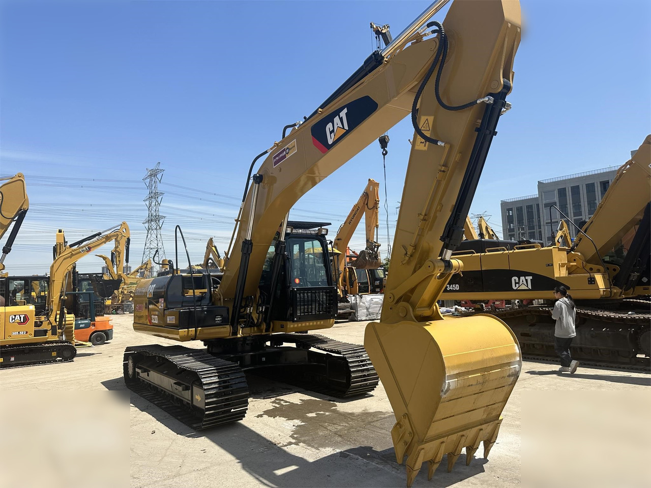 CATERPILLAR 323DL - Lintekskavaator: pilt 2 CATERPILLAR 323DL - Lintekskavaator: pilt 2