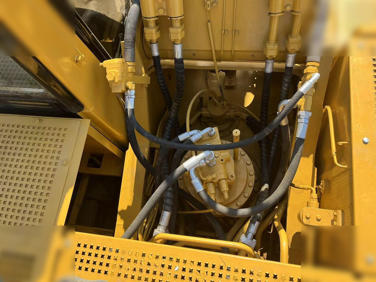 CATERPILLAR 330BL - Lintekskavaator: pilt 5 CATERPILLAR 330BL - Lintekskavaator: pilt 5