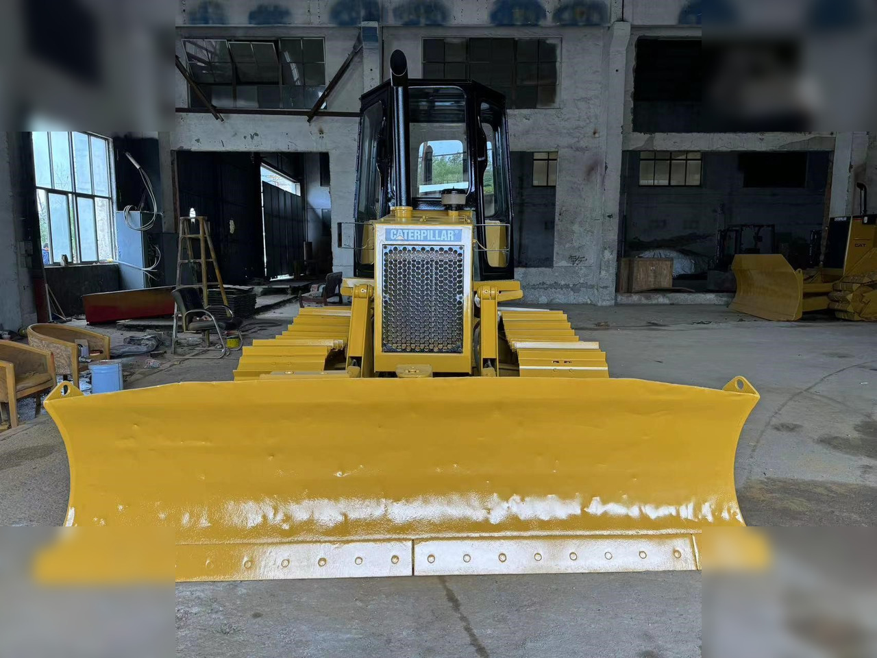 CATERPILLAR D4C - Buldooser: pilt 2 CATERPILLAR D4C - Buldooser: pilt 2
