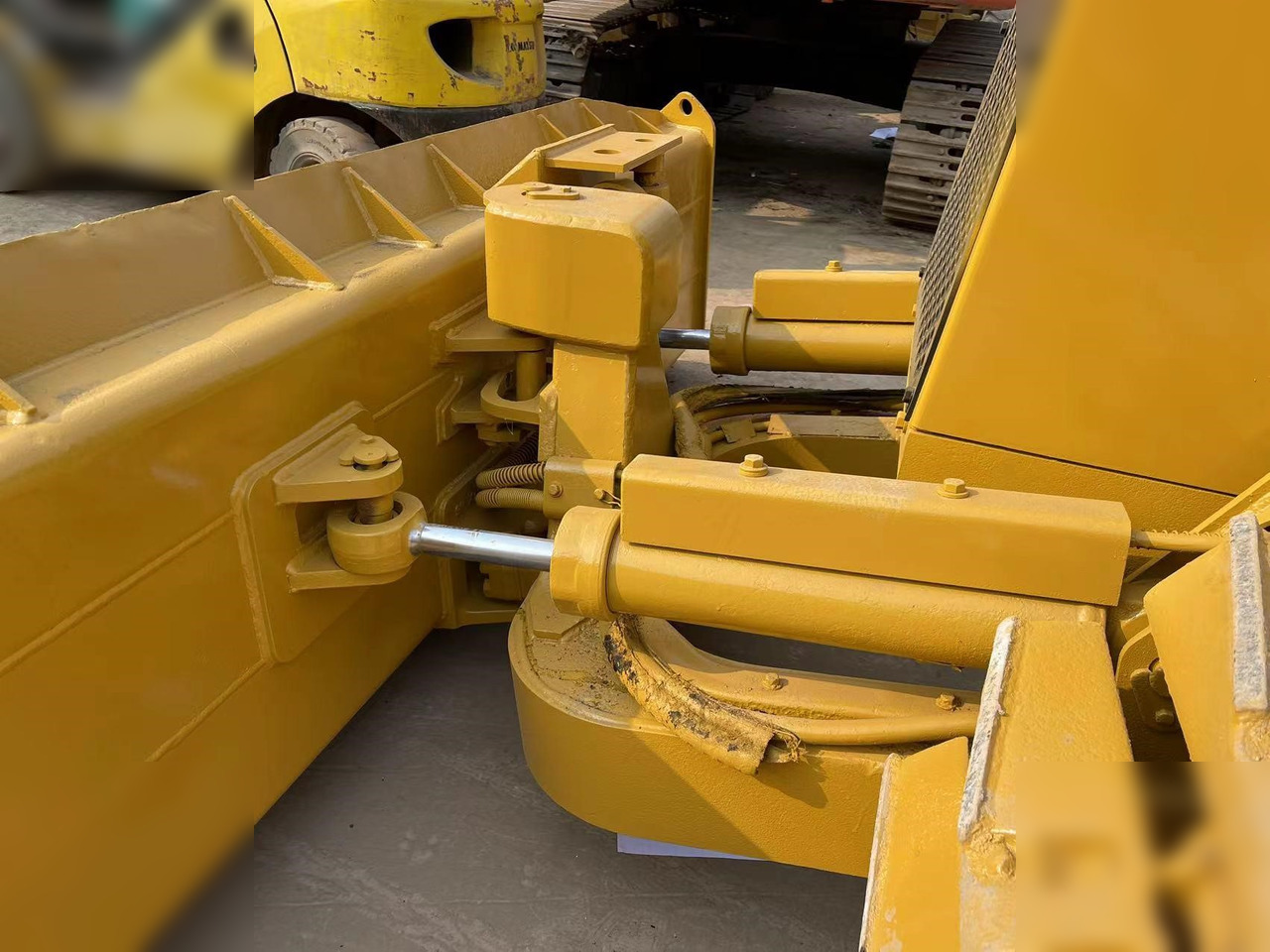 CATERPILLAR D4C - Buldooser: pilt 4 CATERPILLAR D4C - Buldooser: pilt 4