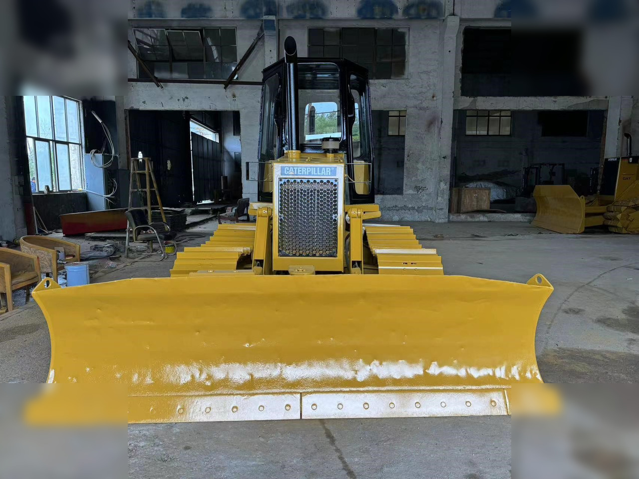 CATERPILLAR D4C - Buldooser: pilt 2 CATERPILLAR D4C - Buldooser: pilt 2