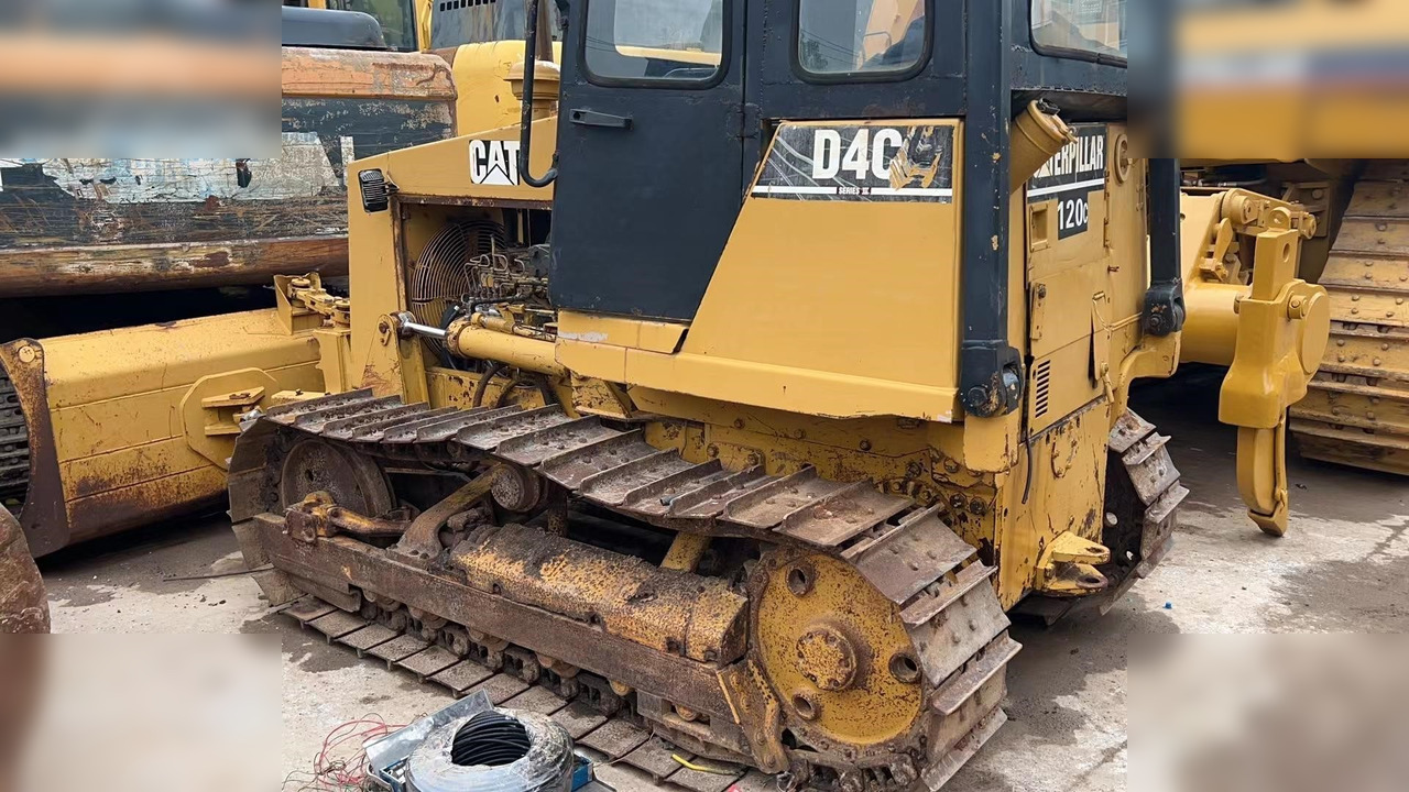 CATERPILLAR D4C - Buldooser: pilt 2 CATERPILLAR D4C - Buldooser: pilt 2