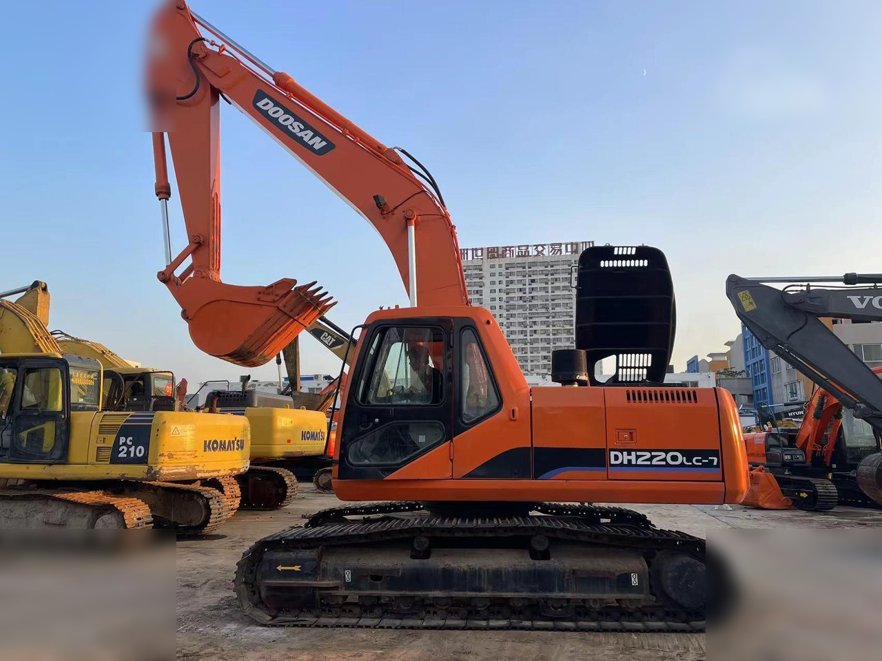 DOOSAN DH220 LC-7 - Lintekskavaator: pilt 1 DOOSAN DH220 LC-7 - Lintekskavaator: pilt 1