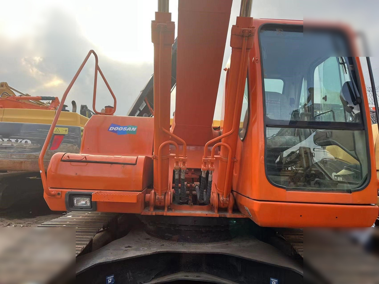DOOSAN DH220 LC-7 - Lintekskavaator: pilt 2 DOOSAN DH220 LC-7 - Lintekskavaator: pilt 2