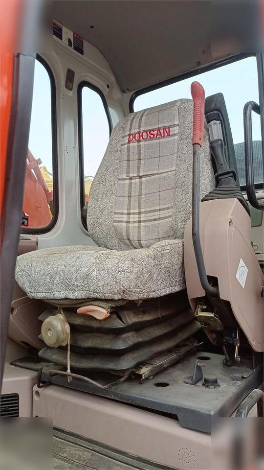 DOOSAN DH220 LC-7 - Lintekskavaator: pilt 4 DOOSAN DH220 LC-7 - Lintekskavaator: pilt 4