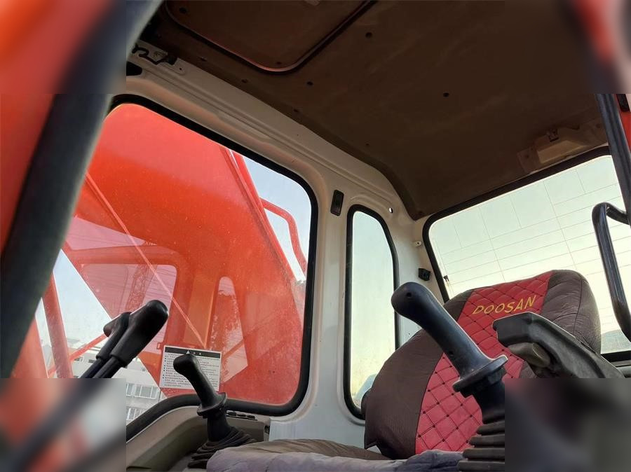 DOOSAN DH300 LC-7 - Lintekskavaator: pilt 4 DOOSAN DH300 LC-7 - Lintekskavaator: pilt 4