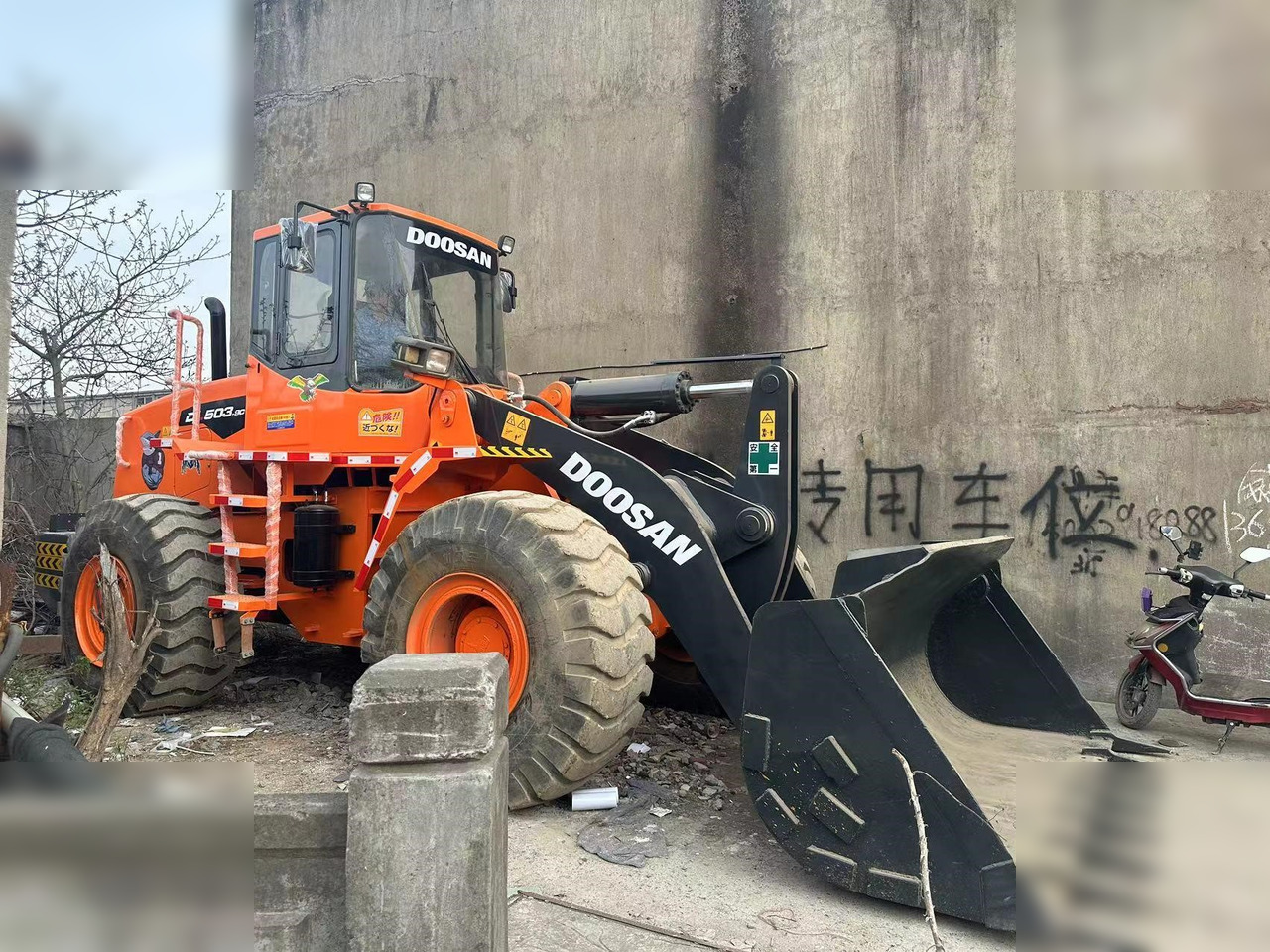 DOOSAN DL503 - Rataslaadur: pilt 1 DOOSAN DL503 - Rataslaadur: pilt 1