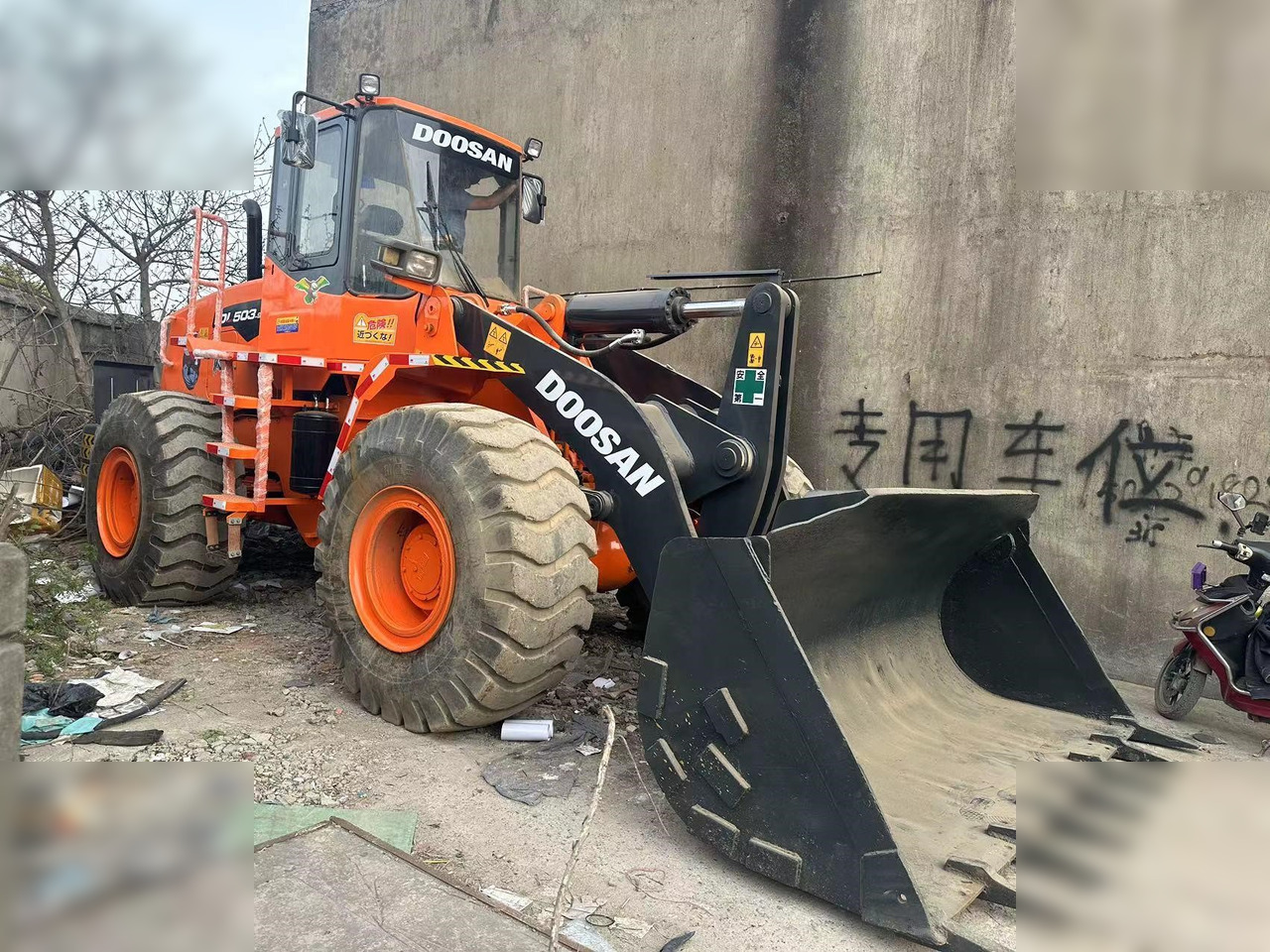 DOOSAN DL503 - Rataslaadur: pilt 2 DOOSAN DL503 - Rataslaadur: pilt 2