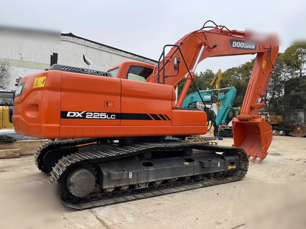 DOOSAN DX225 LC - Lintekskavaator: pilt 3 DOOSAN DX225 LC - Lintekskavaator: pilt 3
