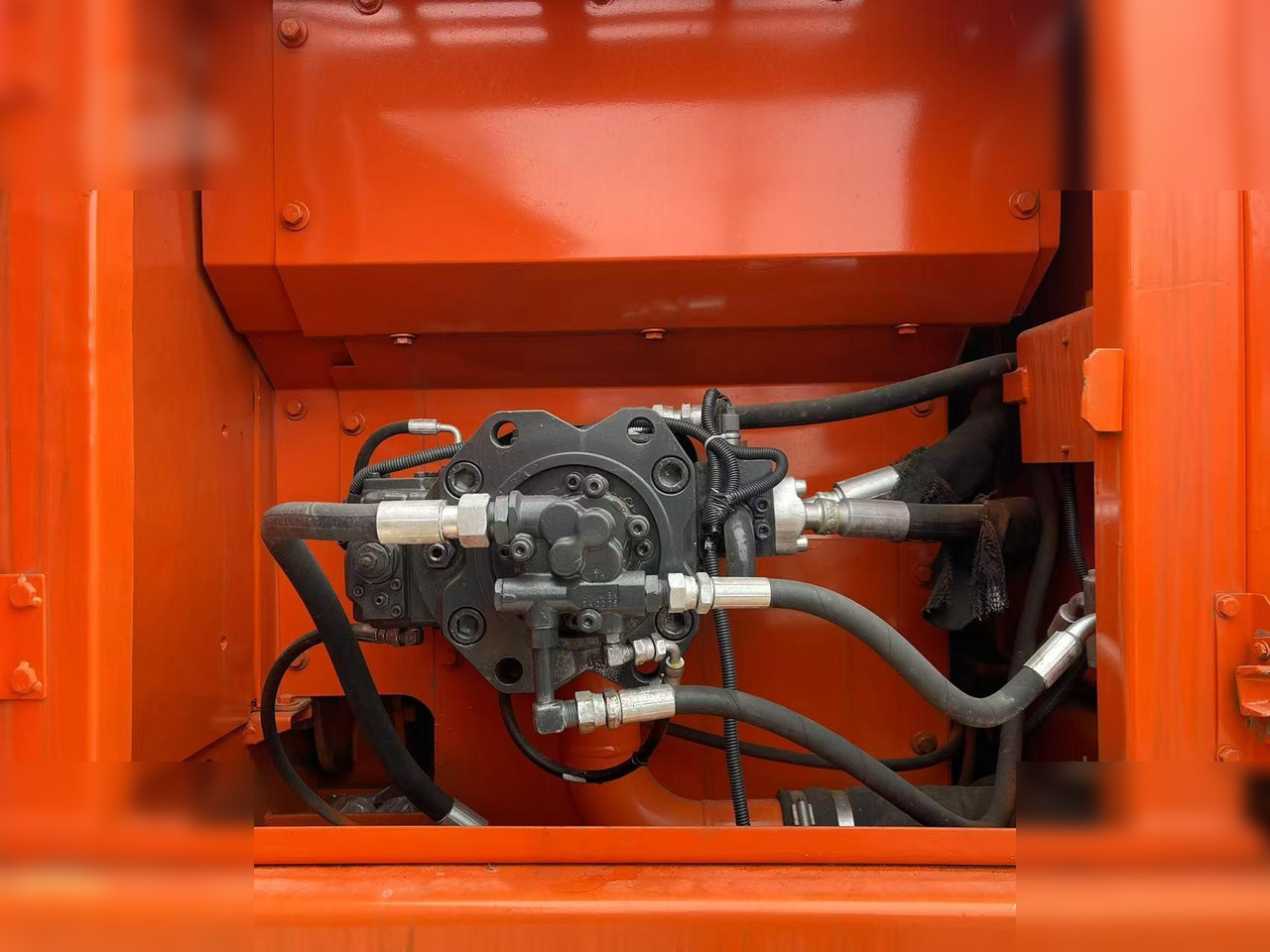 DOOSAN DX225 LC - Lintekskavaator: pilt 4 DOOSAN DX225 LC - Lintekskavaator: pilt 4