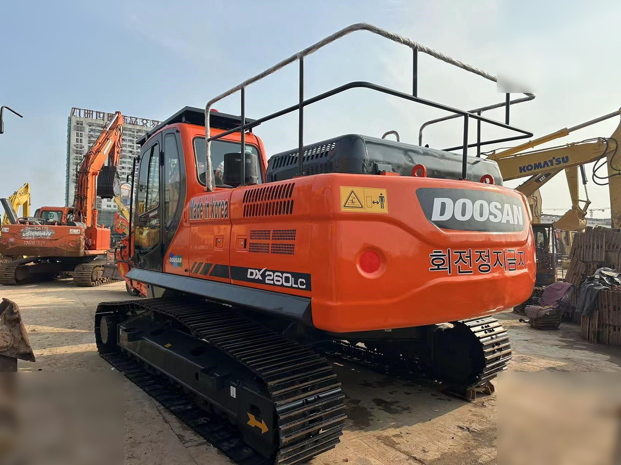 DOOSAN DX260 LC - Lintekskavaator: pilt 3 DOOSAN DX260 LC - Lintekskavaator: pilt 3