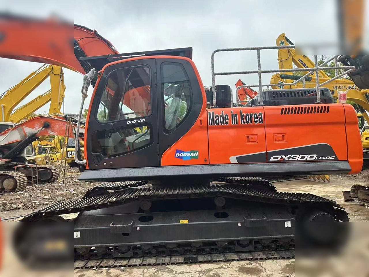 DOOSAN DX300 LC - Lintekskavaator: pilt 2 DOOSAN DX300 LC - Lintekskavaator: pilt 2
