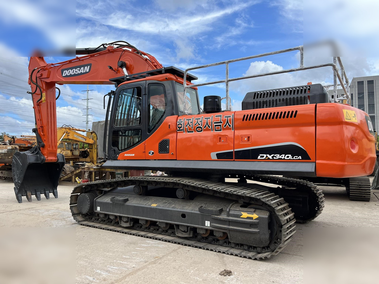 DOOSAN DX340 LCA - Lintekskavaator: pilt 1 DOOSAN DX340 LCA - Lintekskavaator: pilt 1