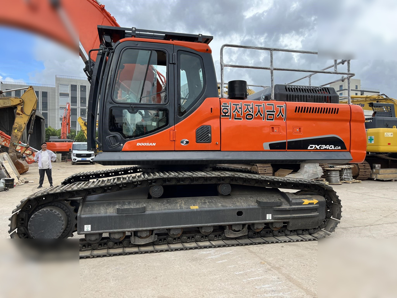 DOOSAN DX340 LCA - Lintekskavaator: pilt 5 DOOSAN DX340 LCA - Lintekskavaator: pilt 5