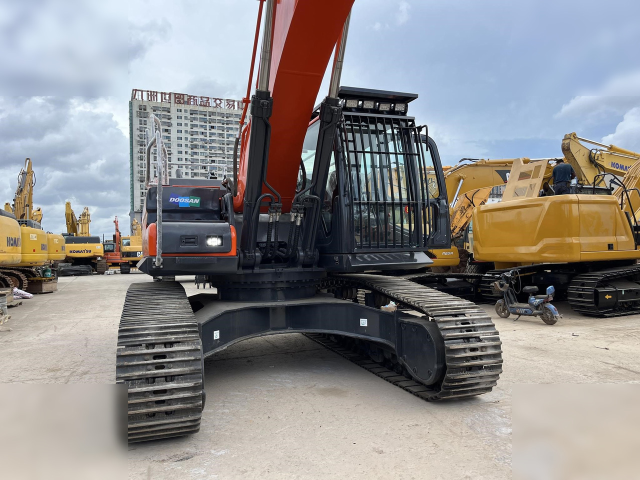 DOOSAN DX340 LCA - Lintekskavaator: pilt 2 DOOSAN DX340 LCA - Lintekskavaator: pilt 2