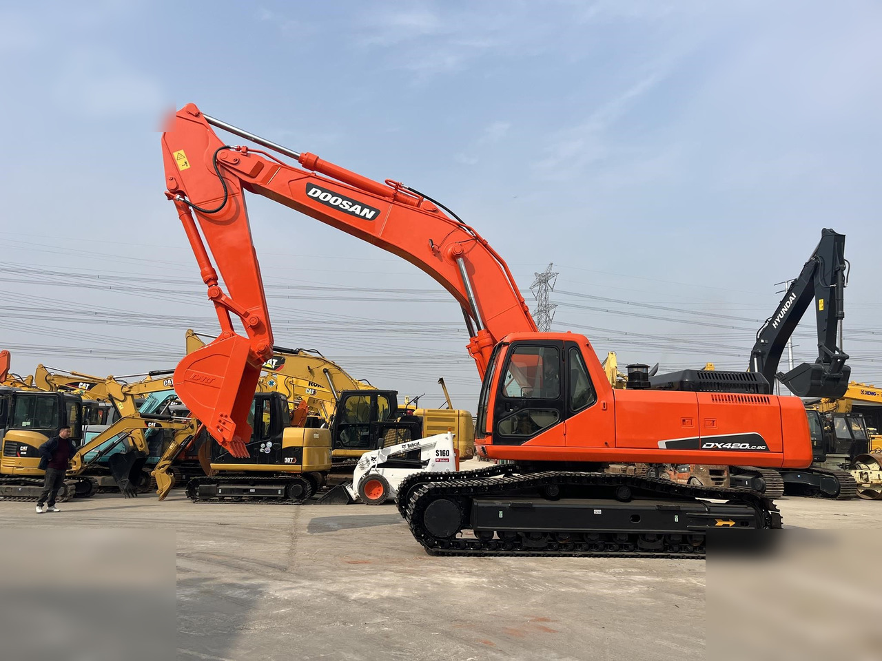 DOOSAN DX420 LC-9C - Lintekskavaator: pilt 1 DOOSAN DX420 LC-9C - Lintekskavaator: pilt 1