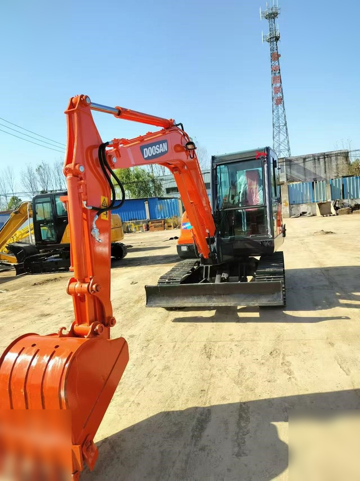DOOSAN DX60-9C - Lintekskavaator: pilt 4 DOOSAN DX60-9C - Lintekskavaator: pilt 4
