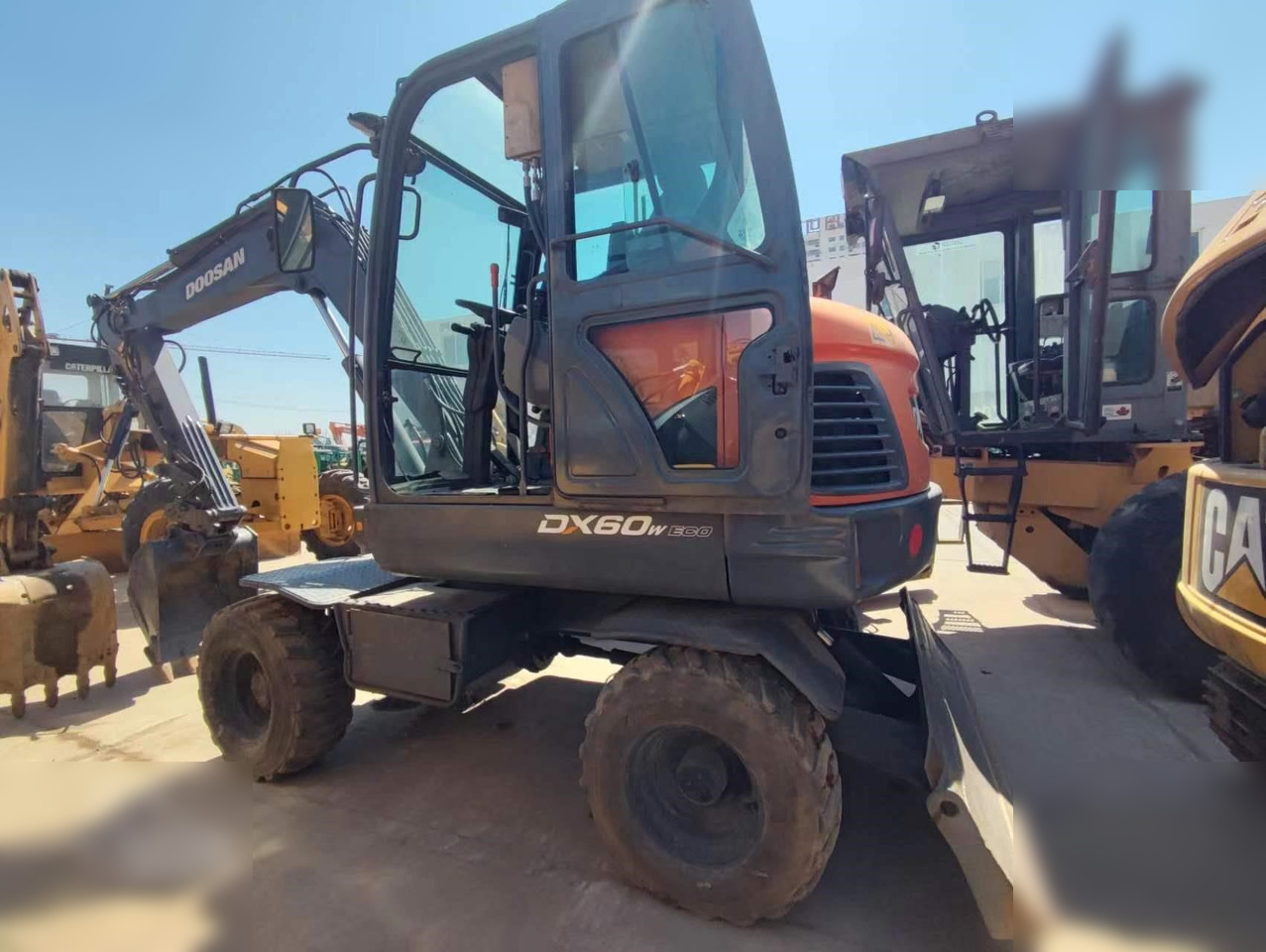 DOOSAN DX60W ECO - Ratastel ekskavaator: pilt 1 DOOSAN DX60W ECO - Ratastel ekskavaator: pilt 1