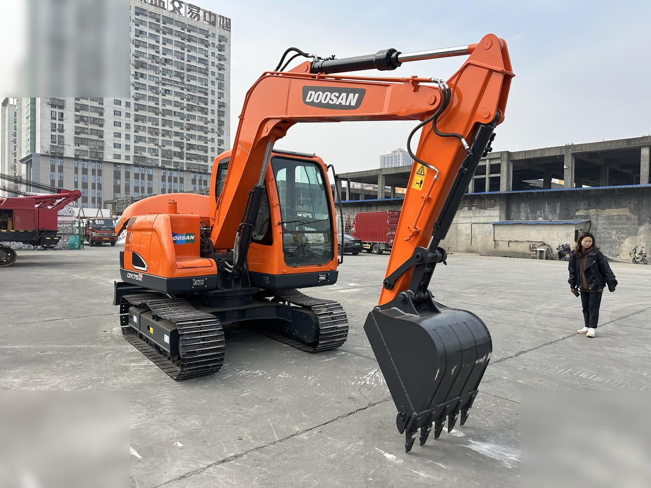 DOOSAN DX75-9CN - Lintekskavaator: pilt 3 DOOSAN DX75-9CN - Lintekskavaator: pilt 3