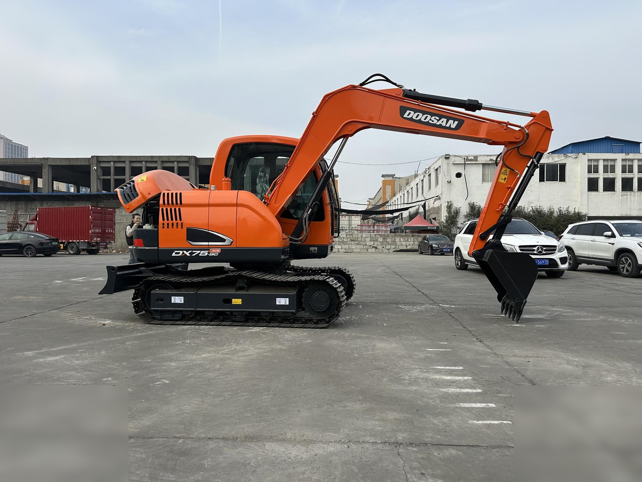 DOOSAN DX75-9CN - Lintekskavaator: pilt 2 DOOSAN DX75-9CN - Lintekskavaator: pilt 2
