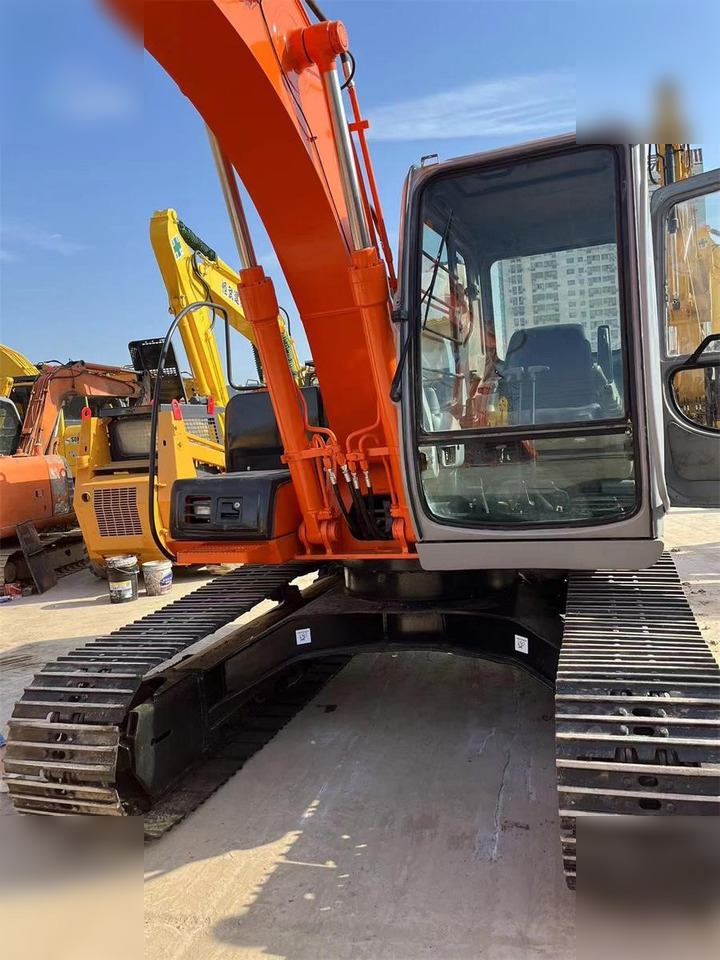 HITACHI EX120-5 - Lintekskavaator: pilt 5 HITACHI EX120-5 - Lintekskavaator: pilt 5