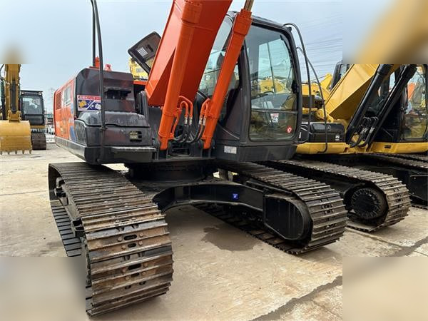 HITACHI ZX200-3G - Lintekskavaator: pilt 2 HITACHI ZX200-3G - Lintekskavaator: pilt 2
