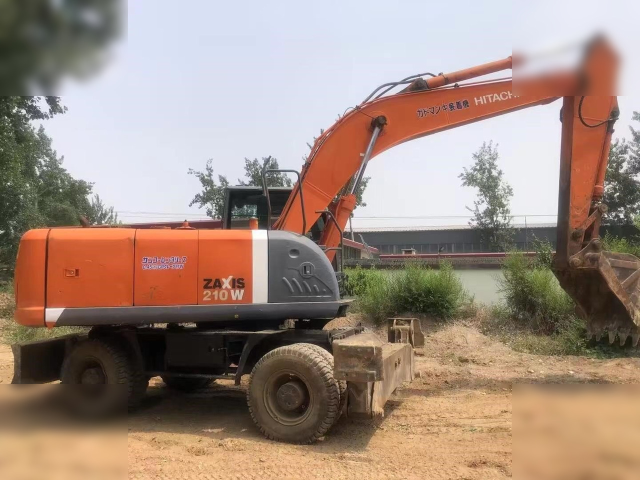 HITACHI ZX210W - Ratastel ekskavaator: pilt 2 HITACHI ZX210W - Ratastel ekskavaator: pilt 2