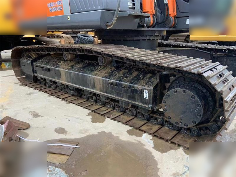 HITACHI ZX240-3 - Lintekskavaator: pilt 4 HITACHI ZX240-3 - Lintekskavaator: pilt 4