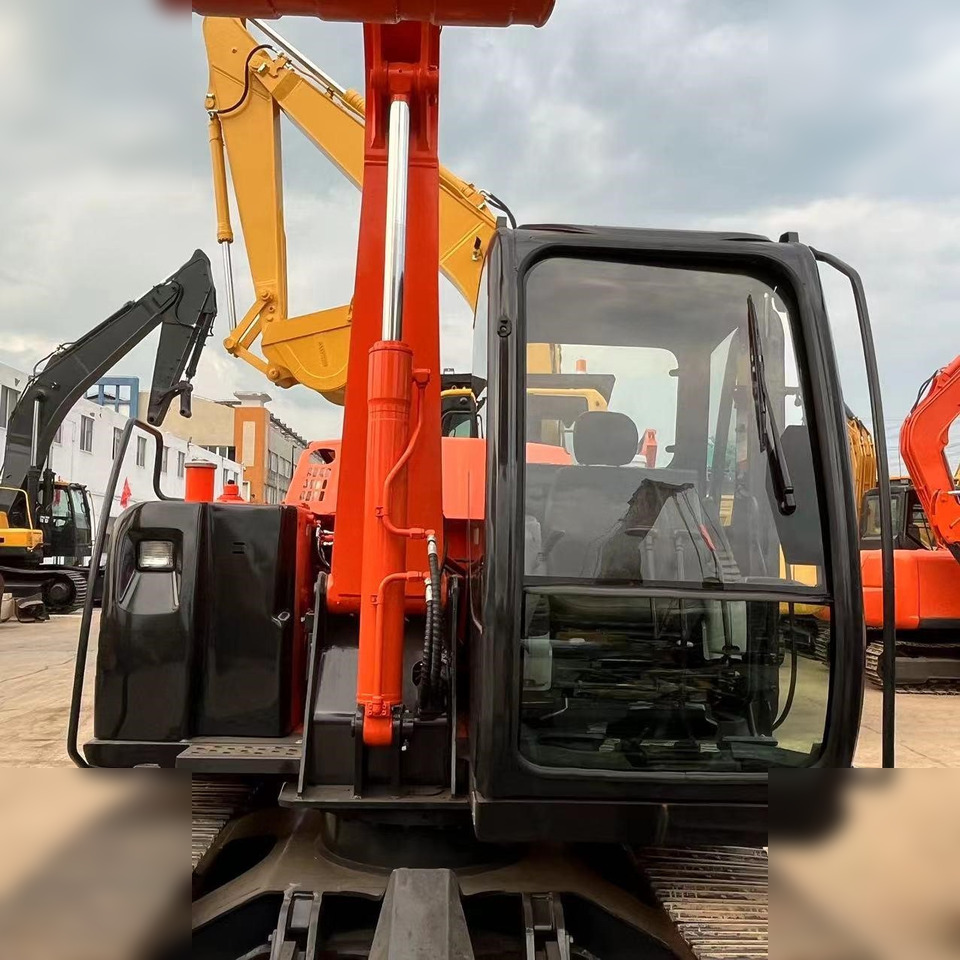HITACHI ZX70 - Lintekskavaator: pilt 2 HITACHI ZX70 - Lintekskavaator: pilt 2