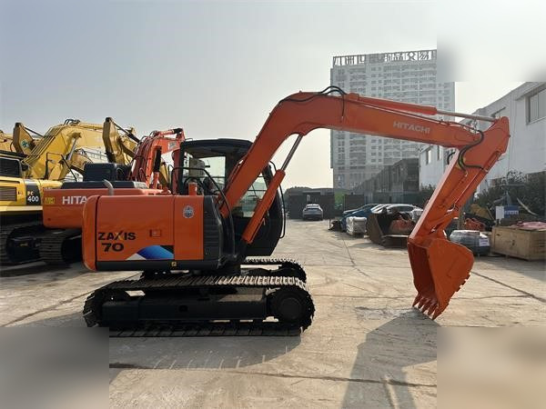 HITACHI ZX70 - Lintekskavaator: pilt 1 HITACHI ZX70 - Lintekskavaator: pilt 1