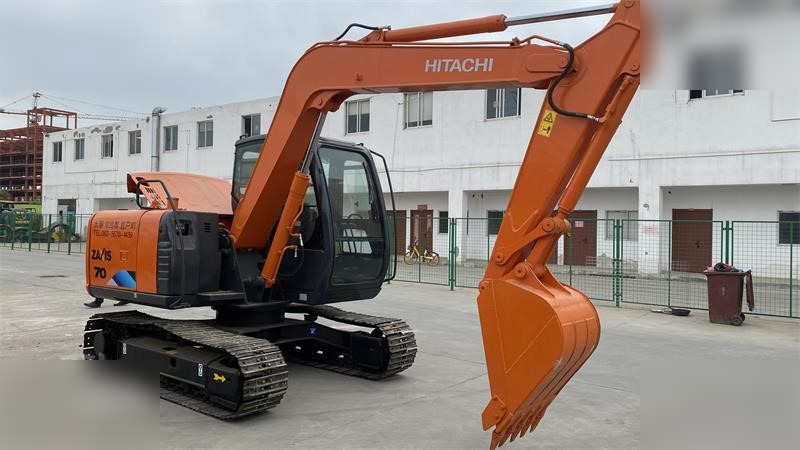 HITACHI ZX70 - Lintekskavaator: pilt 2 HITACHI ZX70 - Lintekskavaator: pilt 2
