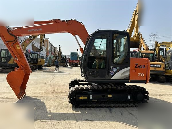 HITACHI ZX70 - Lintekskavaator: pilt 1 HITACHI ZX70 - Lintekskavaator: pilt 1