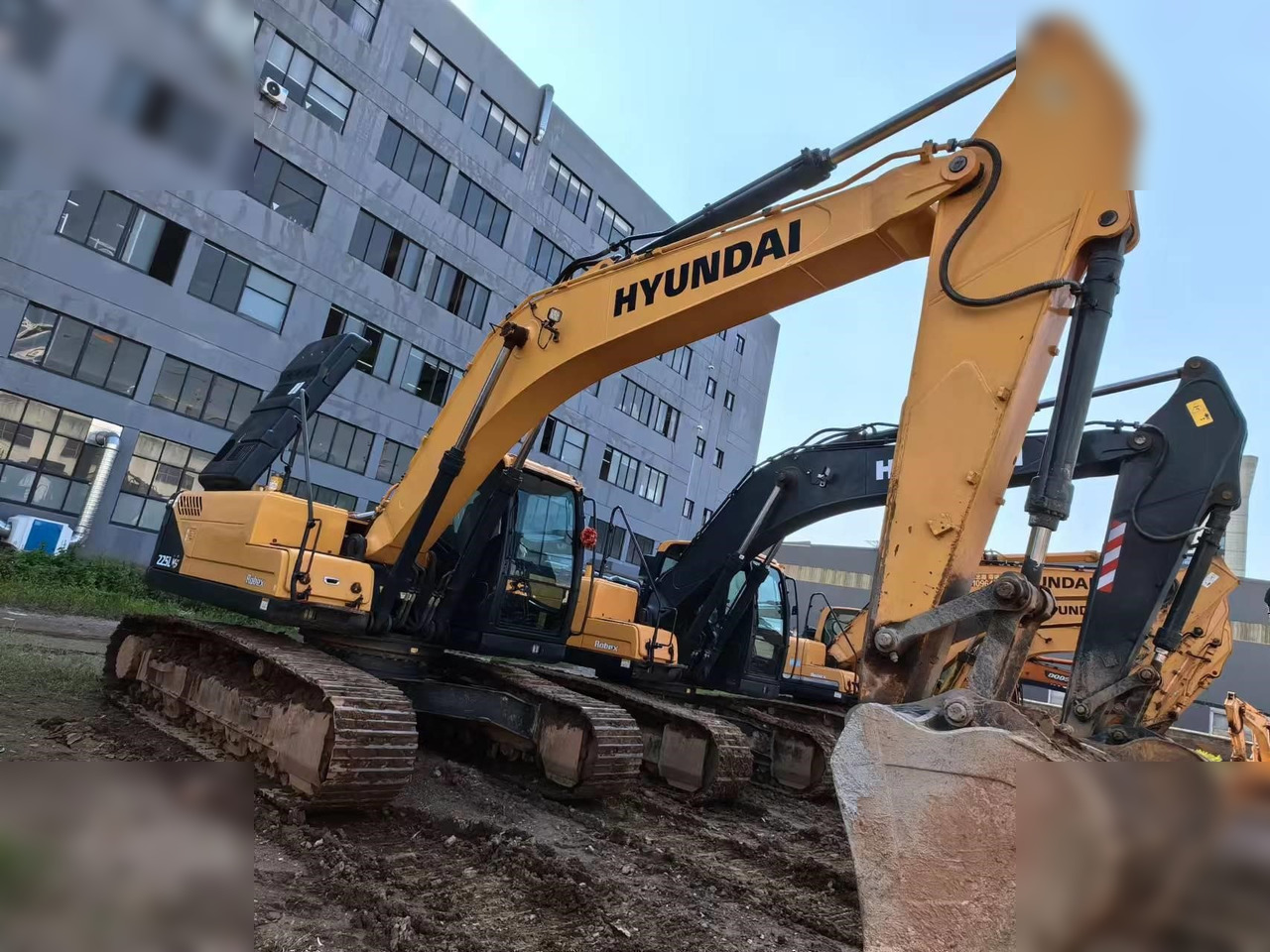HYUNDAI 225LC-9 - Lintekskavaator: pilt 1 HYUNDAI 225LC-9 - Lintekskavaator: pilt 1