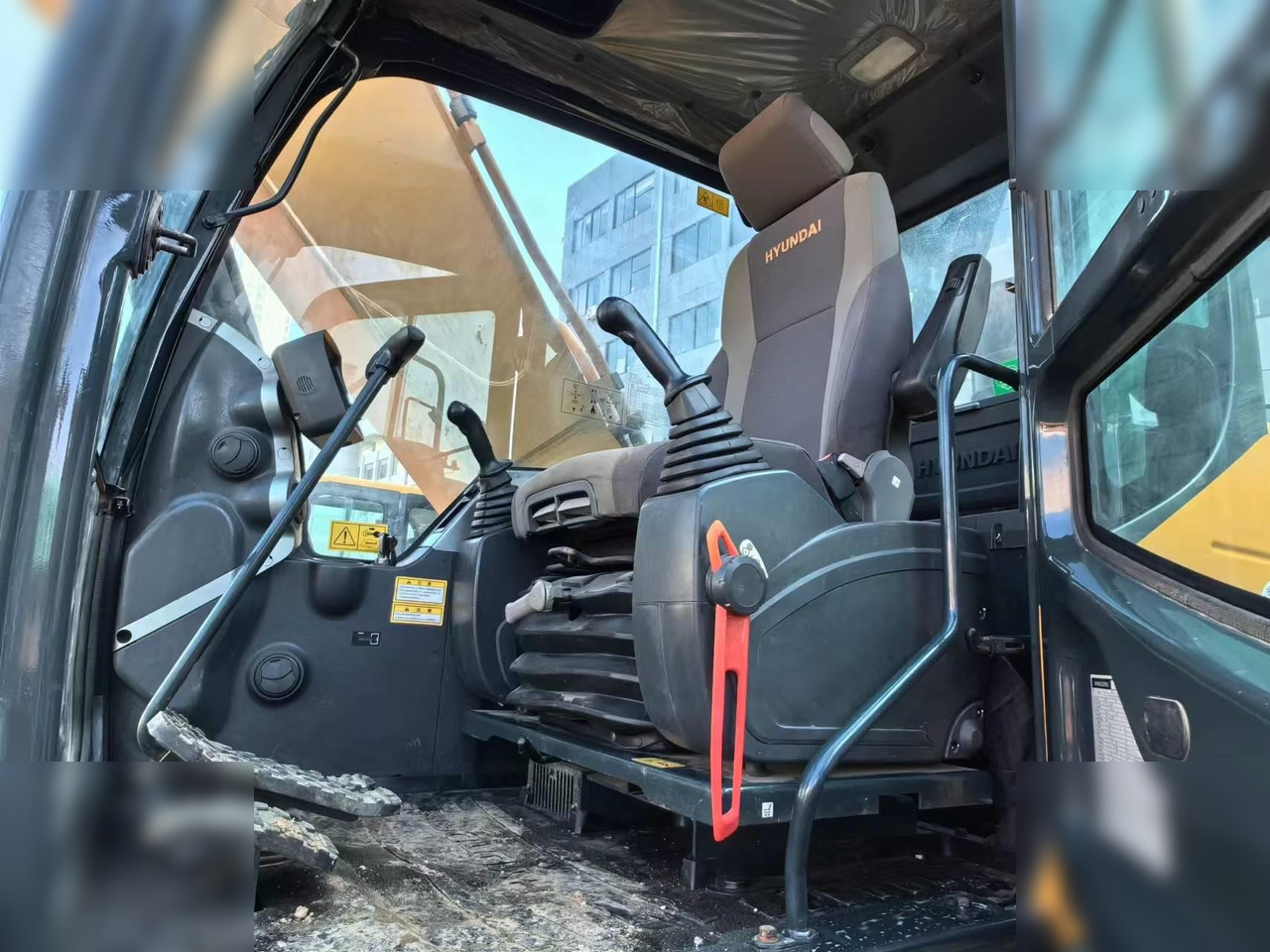 HYUNDAI 225LC-9 - Lintekskavaator: pilt 4 HYUNDAI 225LC-9 - Lintekskavaator: pilt 4