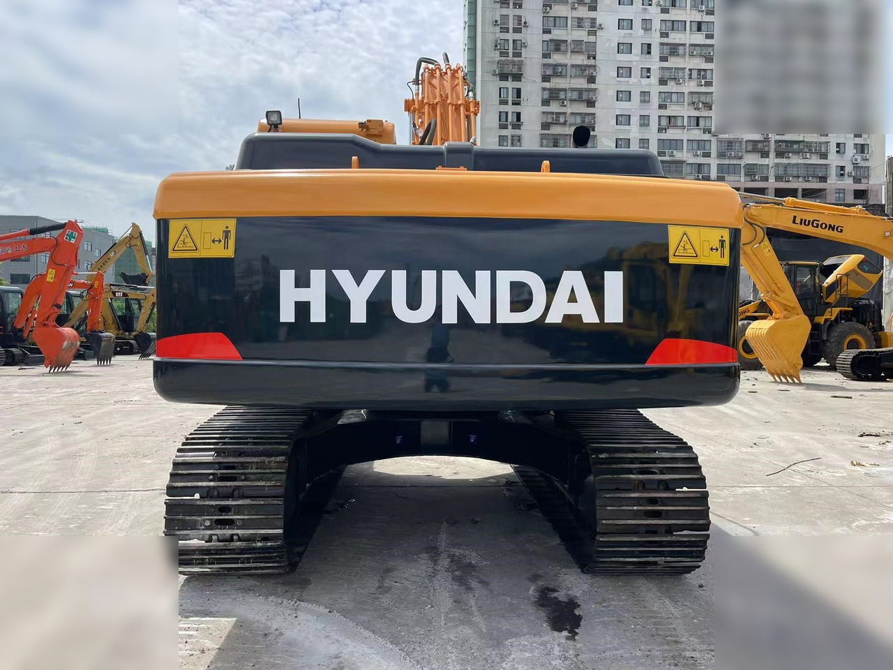 HYUNDAI ROBEX 220 LC-9S - Lintekskavaator: pilt 4 HYUNDAI ROBEX 220 LC-9S - Lintekskavaator: pilt 4