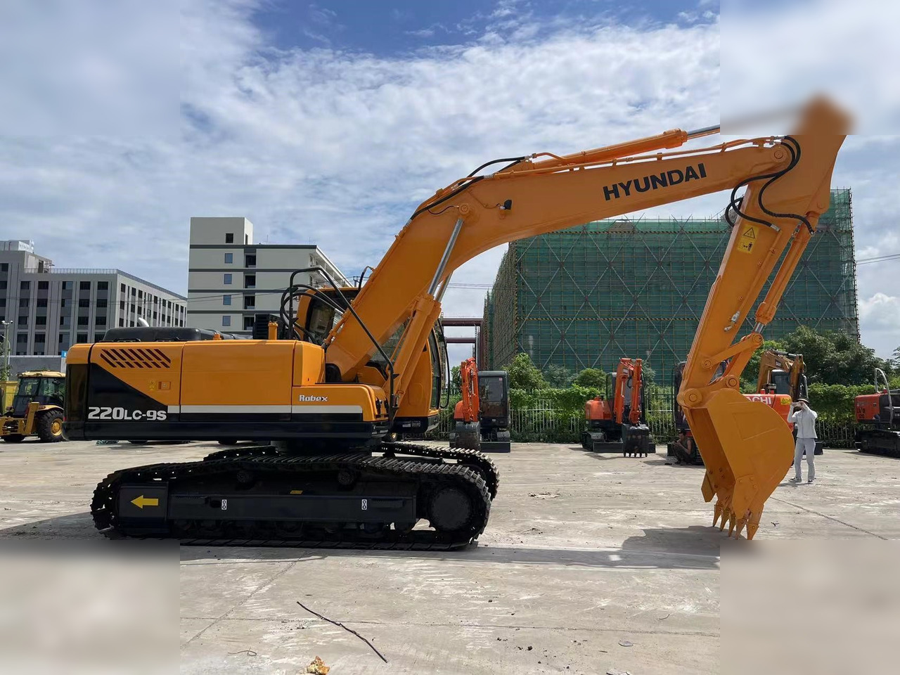 HYUNDAI ROBEX 220 LC-9S - Lintekskavaator: pilt 1 HYUNDAI ROBEX 220 LC-9S - Lintekskavaator: pilt 1