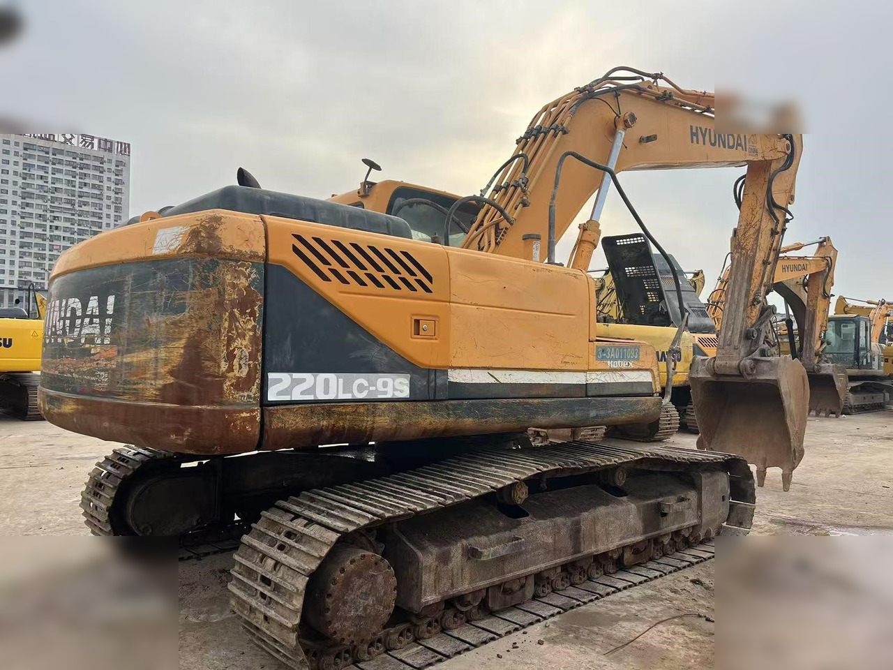HYUNDAI ROBEX 220 LC-9S - Lintekskavaator: pilt 4 HYUNDAI ROBEX 220 LC-9S - Lintekskavaator: pilt 4
