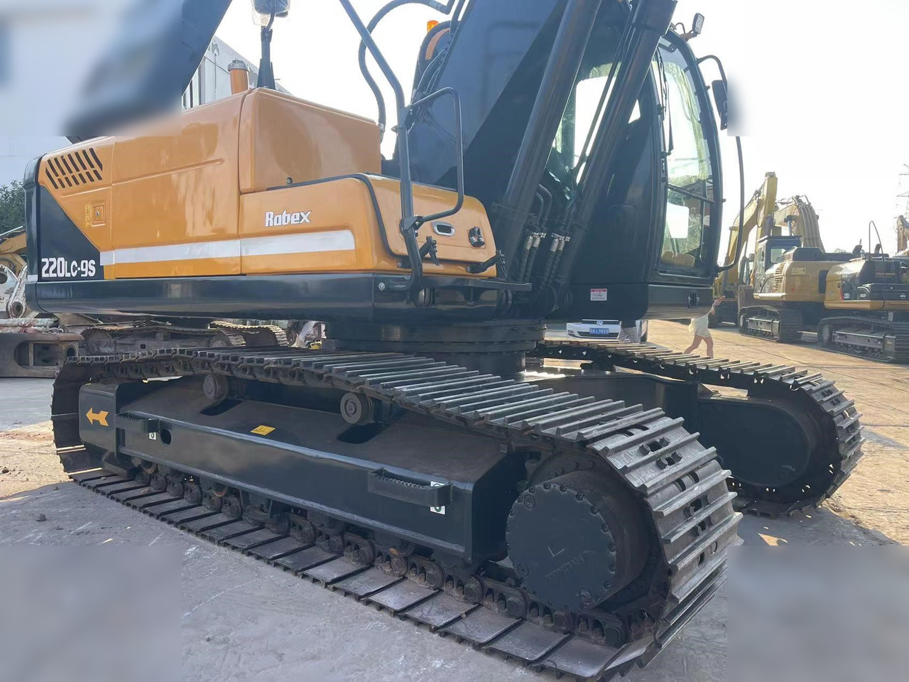 HYUNDAI ROBEX 220 LC-9S - Lintekskavaator: pilt 4 HYUNDAI ROBEX 220 LC-9S - Lintekskavaator: pilt 4