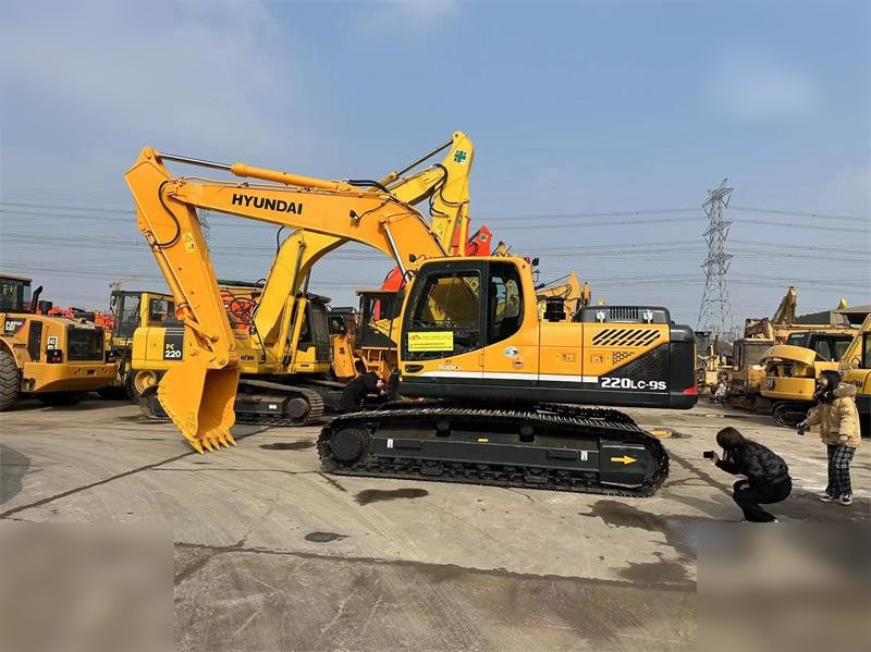 HYUNDAI ROBEX 220 LC-9S - Lintekskavaator: pilt 2 HYUNDAI ROBEX 220 LC-9S - Lintekskavaator: pilt 2