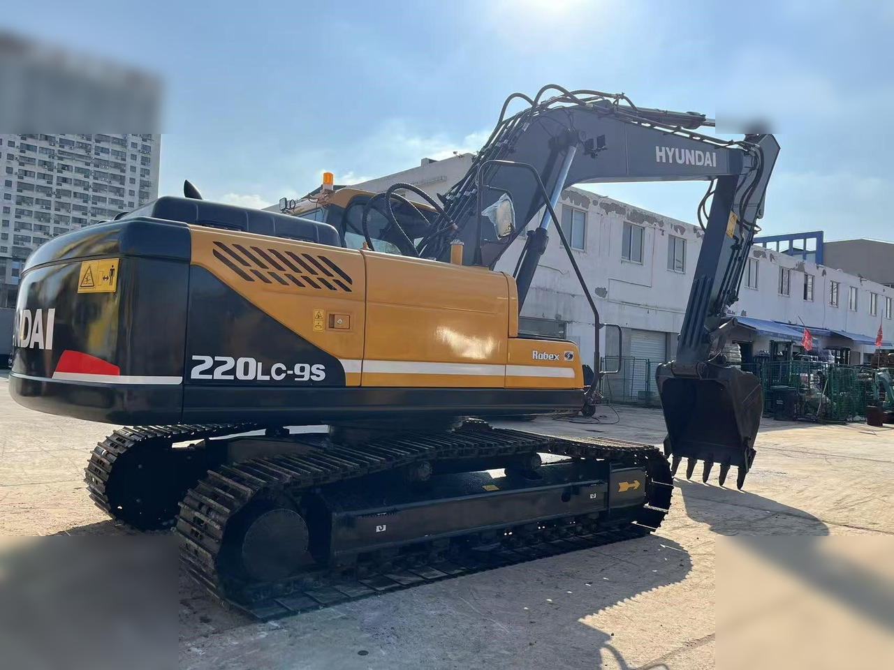 HYUNDAI ROBEX 220 LC-9S - Lintekskavaator: pilt 2 HYUNDAI ROBEX 220 LC-9S - Lintekskavaator: pilt 2