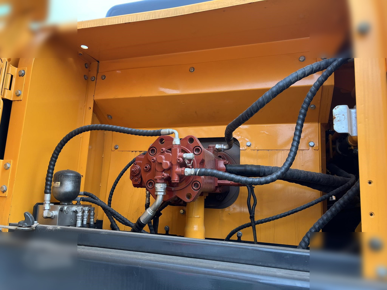 Lintekskavaator HYUNDAI ROBEX 300 LC-9: pilt 8