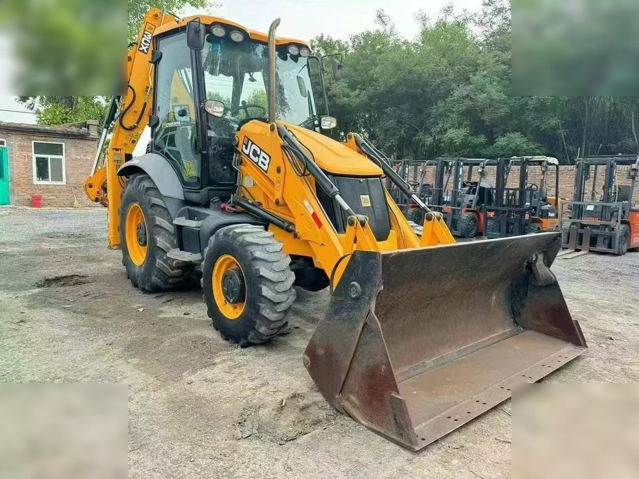 JCB 3CX - Ekskavaator-laadur: pilt 1 JCB 3CX - Ekskavaator-laadur: pilt 1